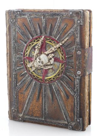 Lot # 11: THE HOUSE WITH A CLOCK IN ITS WALLS - Necromancy Book with a Controllable Hand - 2