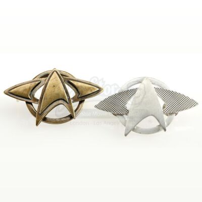 Lot # 15: STAR TREK INTO DARKNESS (2013) - Two Starfleet Pins
