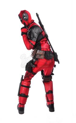 COSTUME RENTAL - E19 DEADPOOL- 17 pc large – WPC Retail Group Ltd.