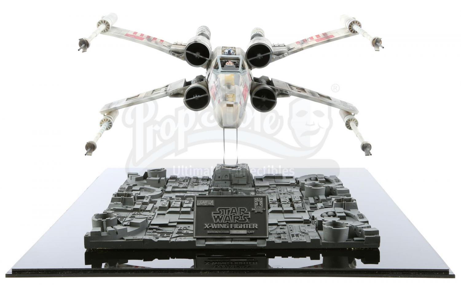 Lot #690 - STAR WARS: A NEW HOPE (1977) - ICONS X-Wing